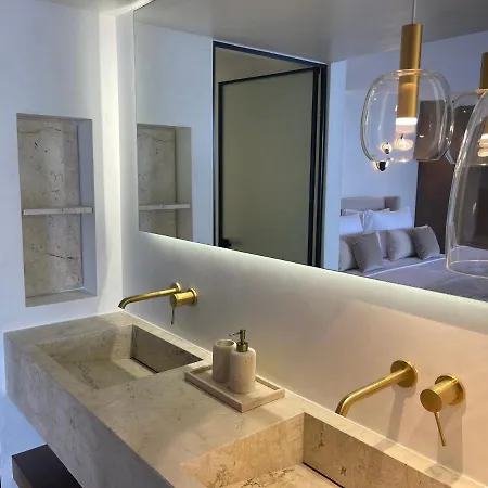 Mystique Luxury Achlia