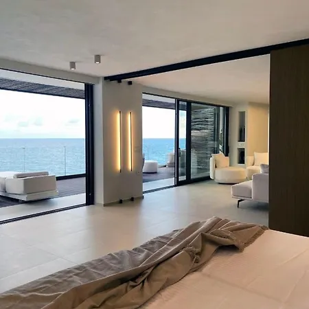 Mystique Luxury Achlia