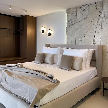 Mystique Luxury Achlia